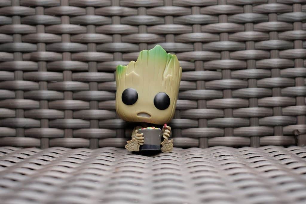 Funko -pop-baby-groot-canddlic Funko-pop-marvel-groot-with-candle-cakes oñ